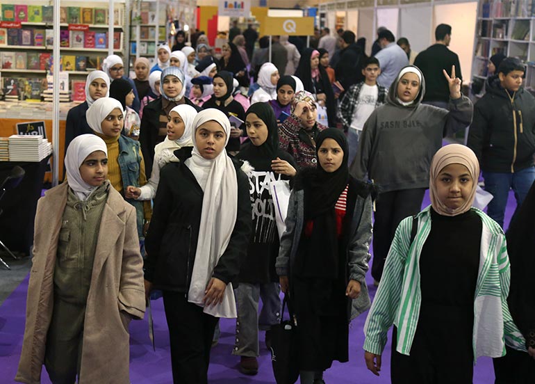 زوار المعرض على موعد مع فعاليات متنوعة وحوار ساخن مع محمد جواد ظريف